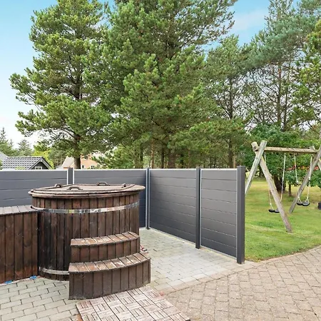 Сasa de vacaciones Four-bedroom In Nørre Nebel