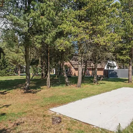Four-bedroom In Semesterbostad